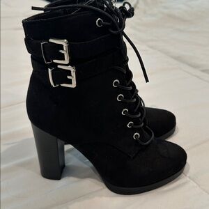 EUC-Black Lace-Up Ankle Boots SIZE 6